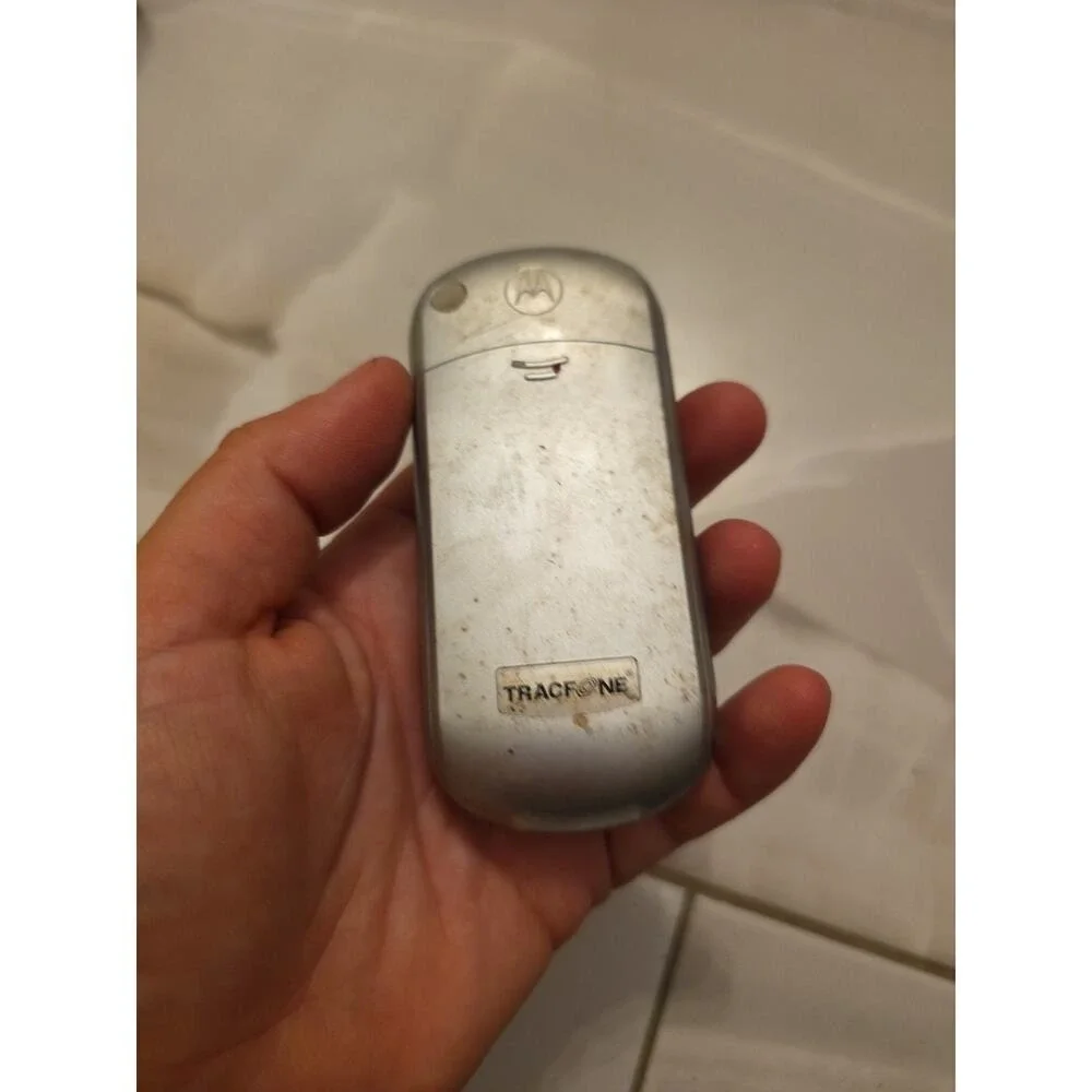 Motorola C139 Silver Black TracFone Prepaid Wireless Device